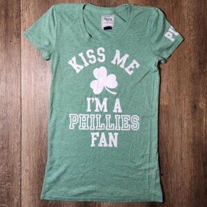🍀RARE🍀Victoria's Secret PINK Phillies Kiss Me St. Patrick's Day MLB Tee-S